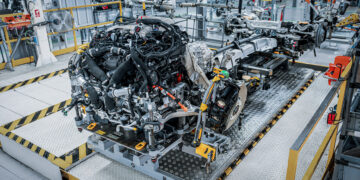 Ultra Performance V8 Hybrid เครื่องยนต์รุ่นใหม่ ทรงสมรรถนะที่สุดของแบรนด์ เตรียมสืบทอดขุมพลัง W12 ของเบนท์ลีย์