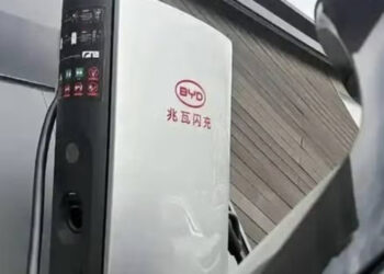 SUPER e-PLATFORM สถานีชาร์จ BYD เร็วกว่าเติมน้ำมัน 5 นาที วิ่งไกล 400 กม.