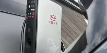 SUPER e-PLATFORM สถานีชาร์จ BYD เร็วกว่าเติมน้ำมัน 5 นาที วิ่งไกล 400 กม.