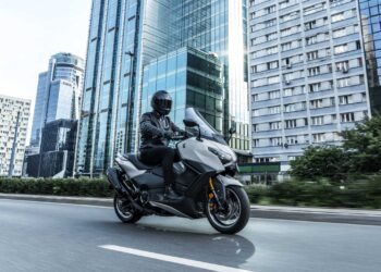 New YAMAHA TMAX 2025 พรีเมี่ยมบิ๊กสกู๊ตเตอร์โฉมใหม่ ยกระดับความหรูหรา เทคโนโลยีล้ำ