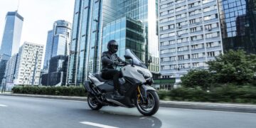 New YAMAHA TMAX 2025 พรีเมี่ยมบิ๊กสกู๊ตเตอร์โฉมใหม่ ยกระดับความหรูหรา เทคโนโลยีล้ำ