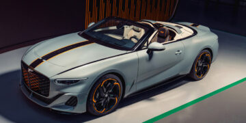 Bentley Muliner Batur Convertible รุ่นพิเศษ 2 เฉดสี One Plus One