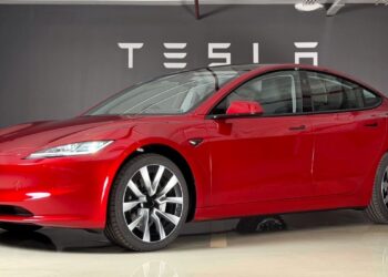 Model 3 RW Long Range อัปเดตฮาร์ดแวร์ใหม่ ปรับราคาใหม่เริ่มต้น 1,439,000 บาท