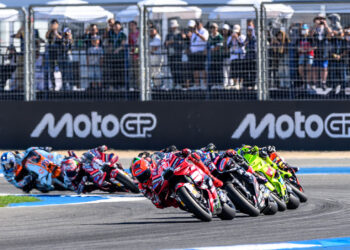 พีที กรังด์ปรีซ์ ออฟ ไทยแลนด์ ทุบสถิติผู้ชมมากที่สุด “เบซเซ็คคี” ผงาดแชมป์สนามแรก “มาร์เกซ” ยางระเบิด – ล้มโค้ง 4