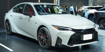 Lexus อวดโฉม ” IS Refined Rebellion” ในงาน มอเตอร์โชว์ 2006