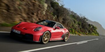 NEW PORSCHE 911 GT3 S/C เปิดประทุนสมรรถนะสูง น้ำหนักเบา เกียร์ธรรมดา ไม่คบระบบอัดอากาศ