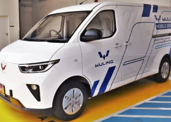 WULING Porta รถตู้ทึบไฟฟ้า มาถูกจังหวะน้ำมันแพง วิ่งไกล 400 กม.