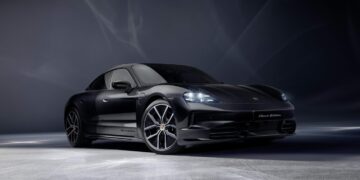 PORSCHE TAYCAN 2027 Black Edition มาพร้อมเทคโนโลยีเกียร์จำลอง E-Shift ในทุกรุ่นย่อย